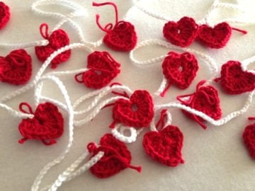 Alvast voor Valentijn: een hartjesslinger haken 