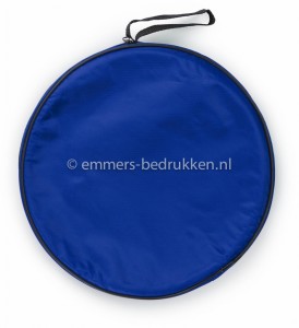 Opvouwbare-emmer-in-blauwe-pouch-934x1024