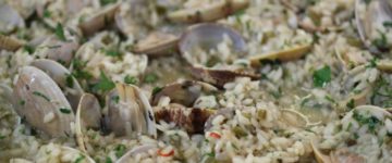 Rijst met groene saus en venusschelpjes (Arroz Verde con Almejas)