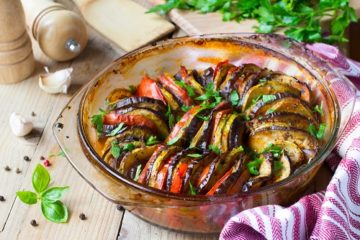 Courgette met tomaat uit de oven Courgette met tomaat uit de oven