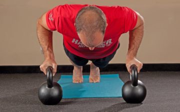 kettlebell oefeningen met 2 kettlebells